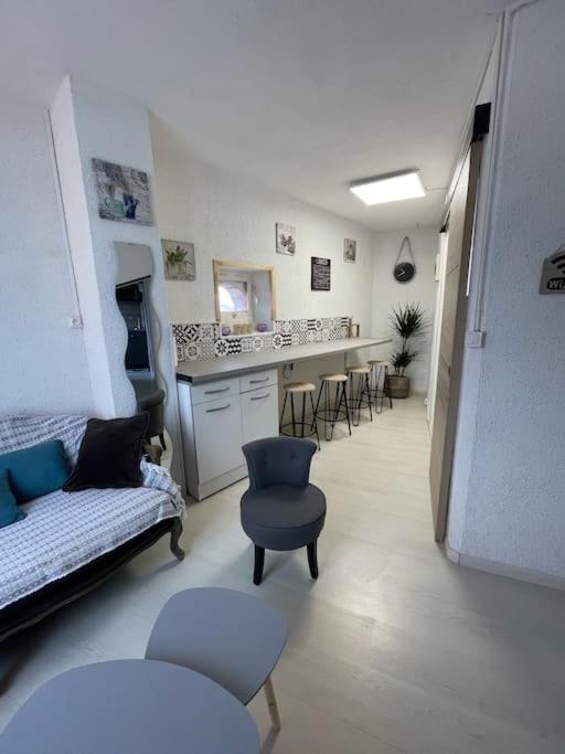 Appartement Chaleureux Au Calme Proche Du Chateau Mauleon Exterior photo