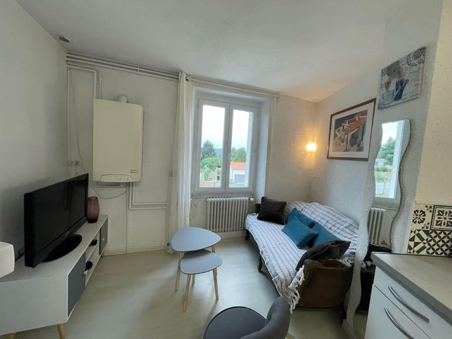 Appartement Chaleureux Au Calme Proche Du Chateau Mauleon Exterior photo